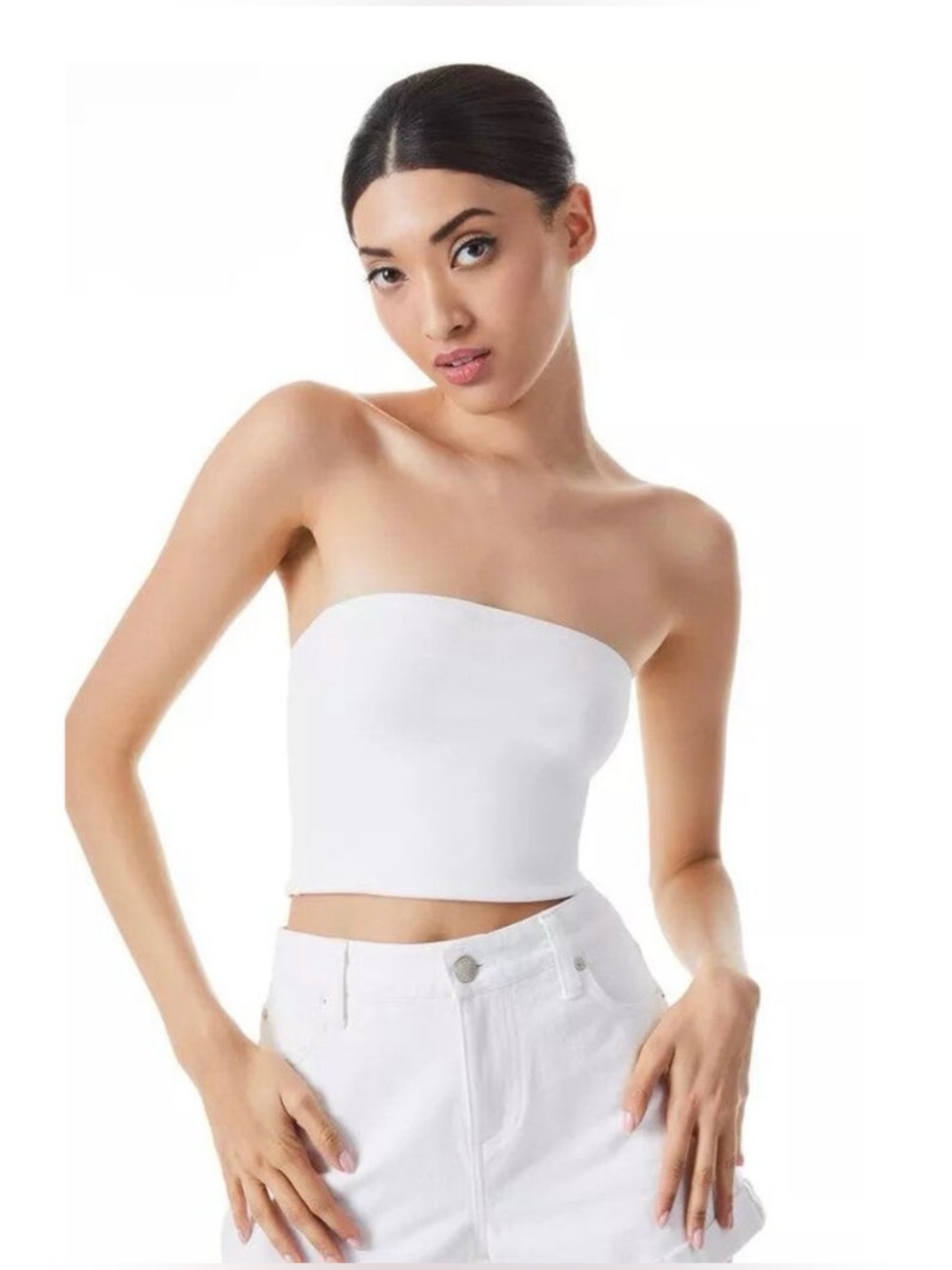 Alice + Olivia Alison Tube Top
Sweater -